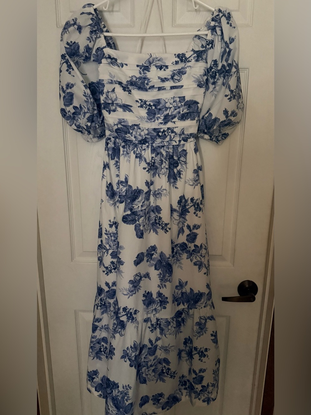 Abercrombie & Fitch Blue and White Floral Puff-Sleeve Midi Dress - Picture 2 of 2